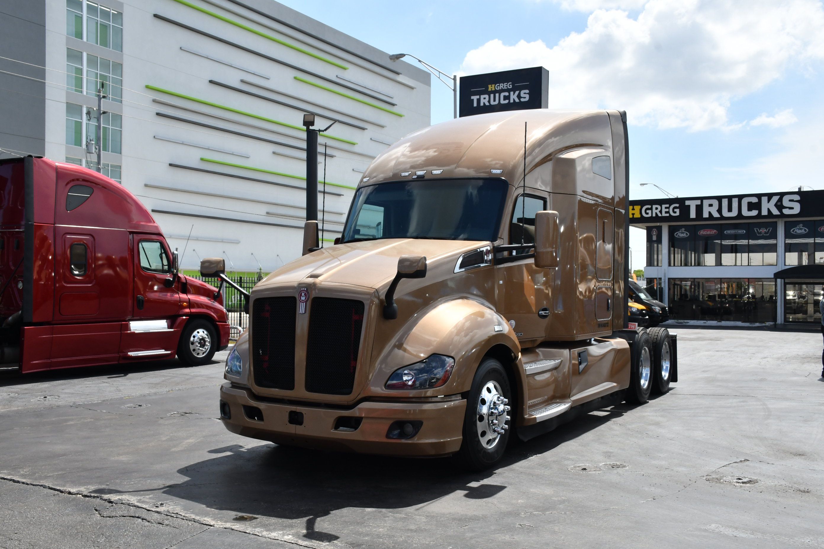 Used 2022 Kenworth T680 for sale in Miami, FL — photo 1 of 2