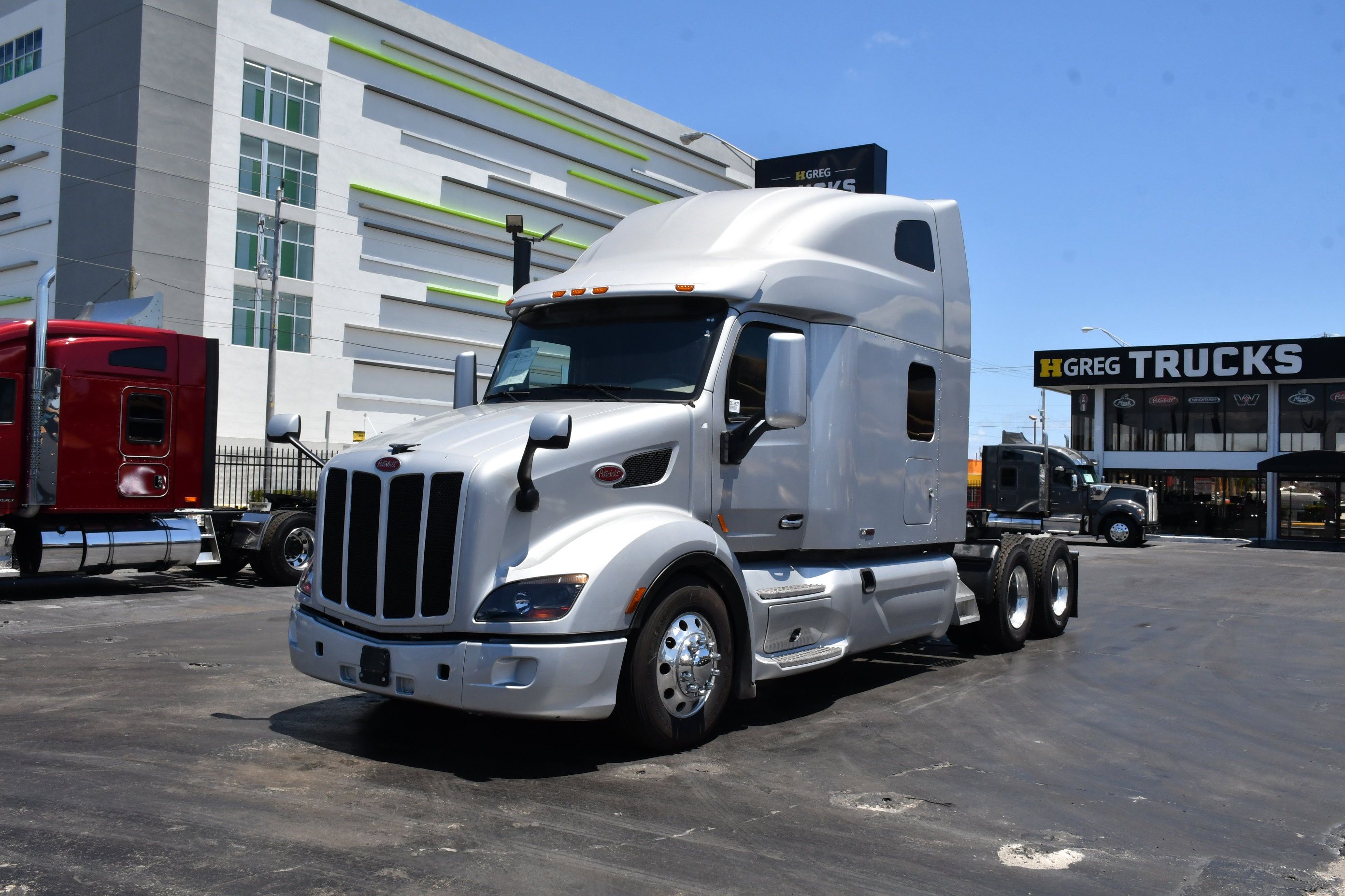 Used 2019 Peterbilt 579 for sale in Miami, FL — photo 1 of 2