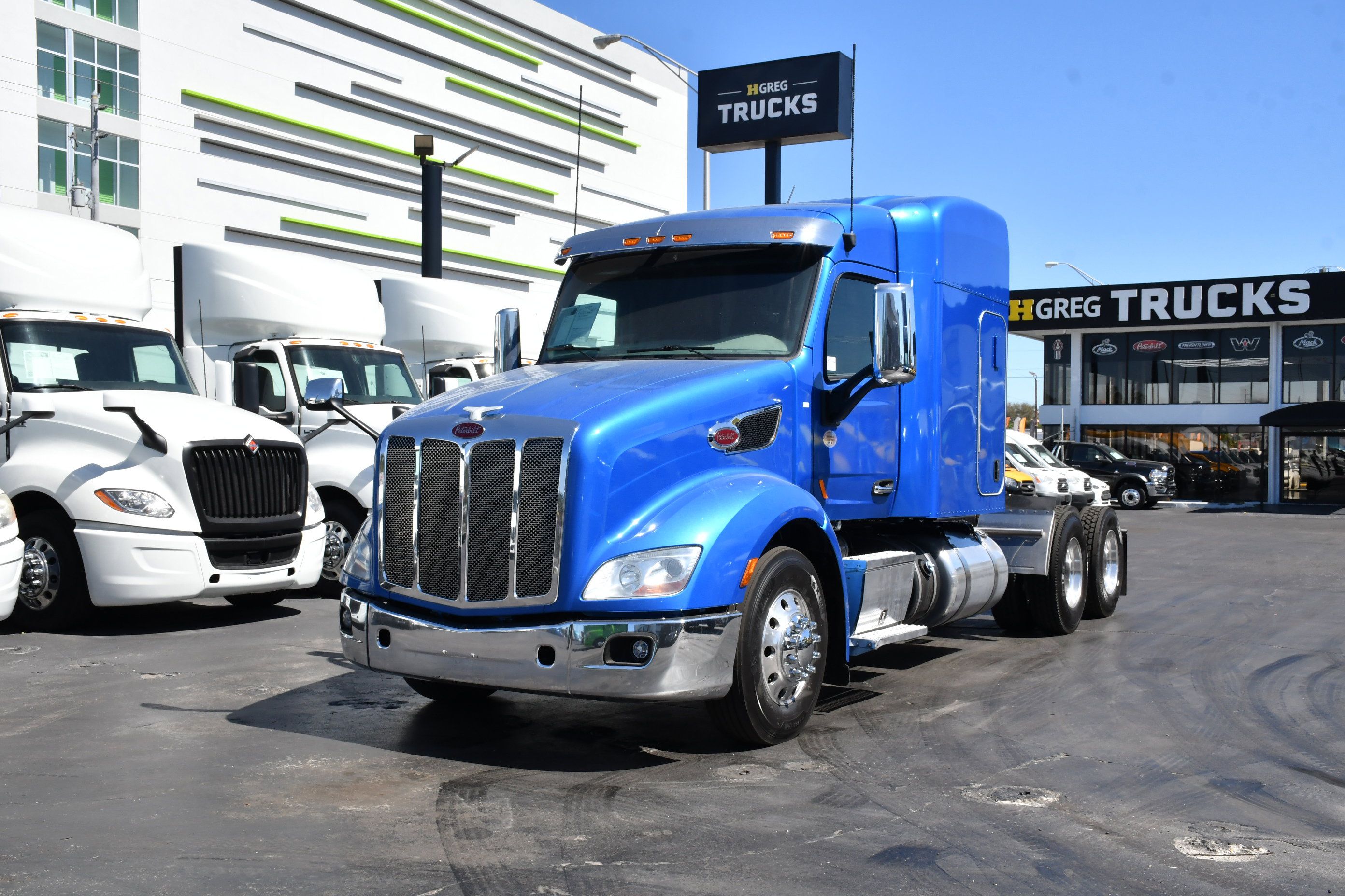 Used 2019 Peterbilt 579 for sale in Miami, FL — photo 2 of 2
