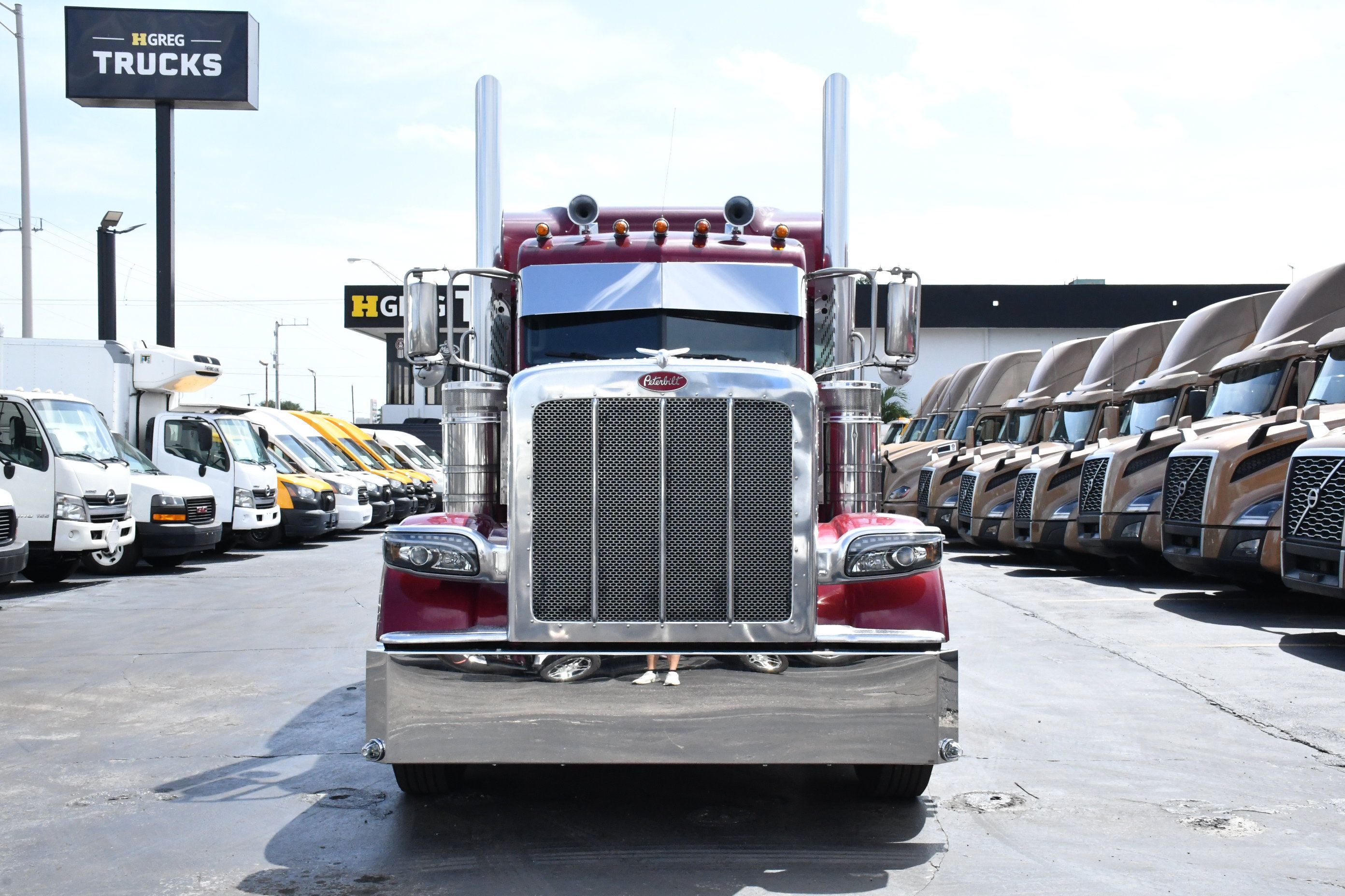 Used 2022 Peterbilt 389 for sale in Miami, FL — photo 2 of 2