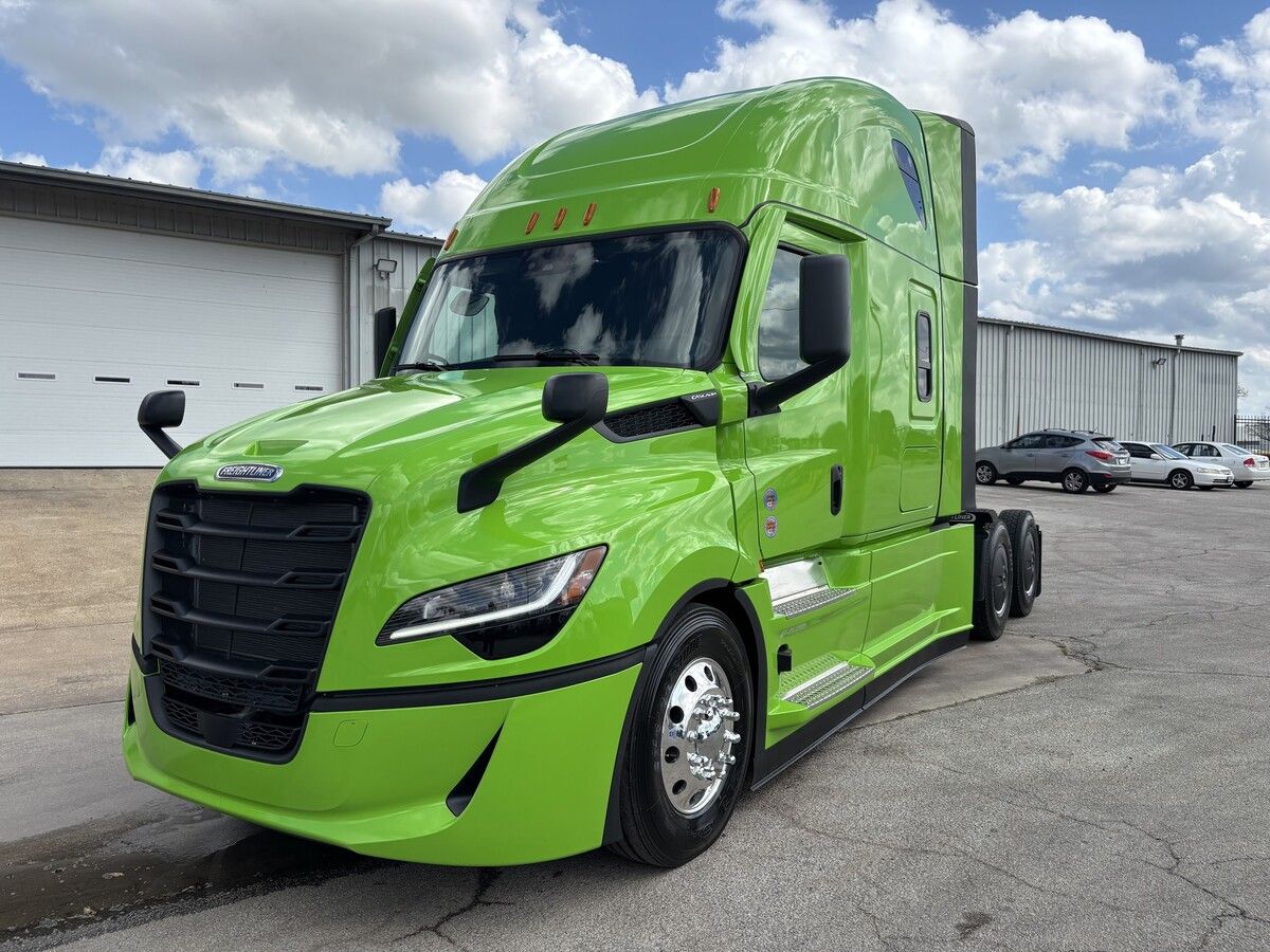 2027 Freightliner PJ126SLP