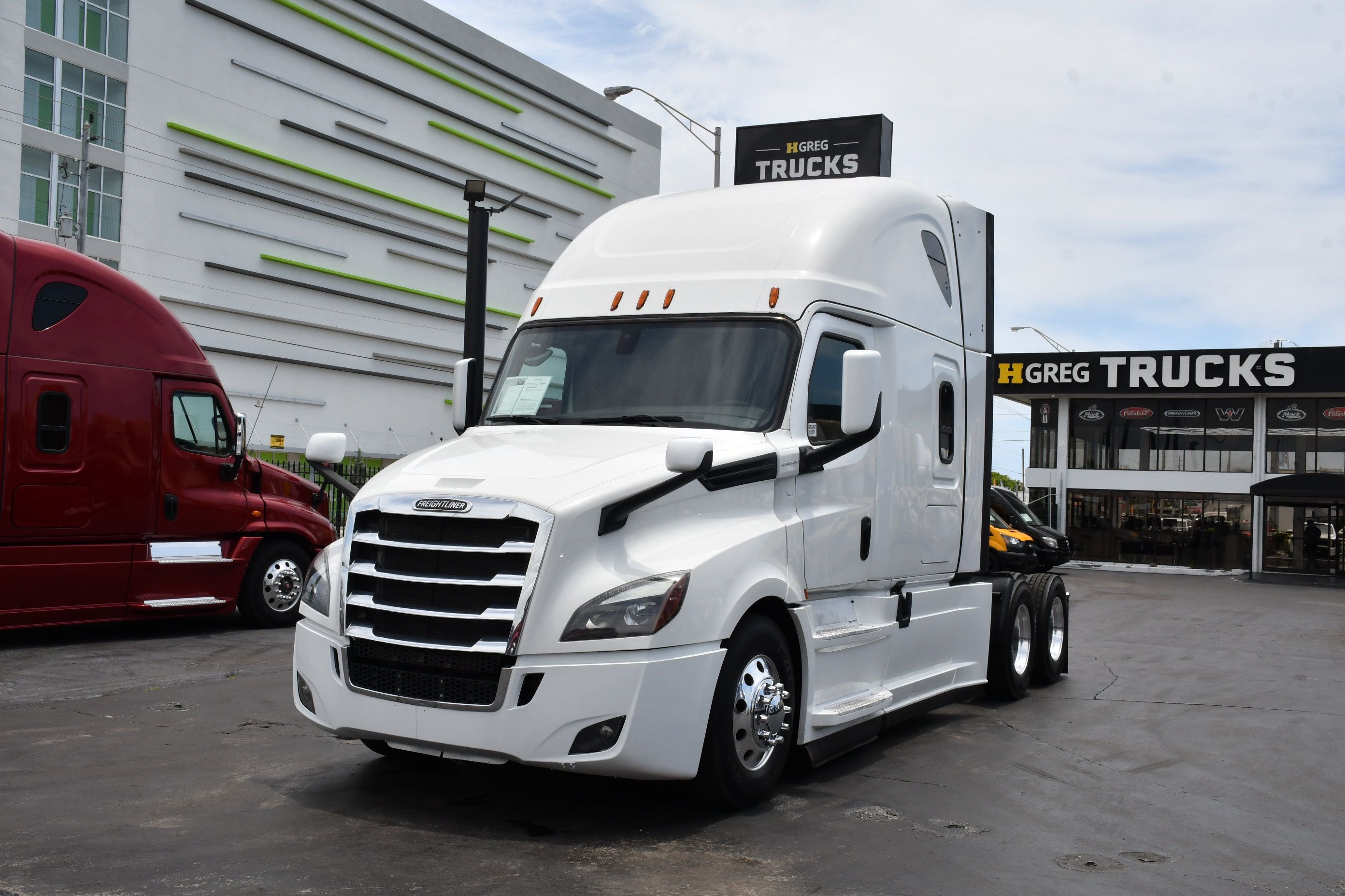 Used 2021 Freightliner Cascadia for sale in Miami, FL — photo 1 of 2