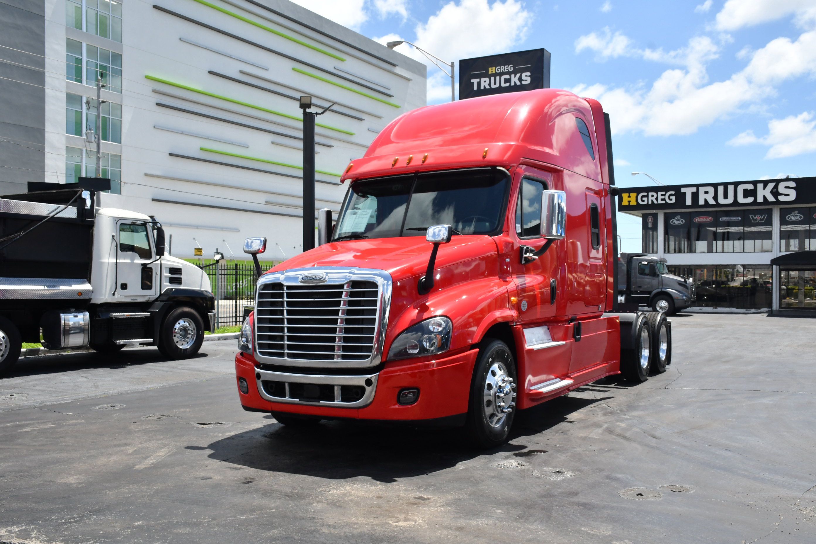 Used 2021 Freightliner Cascadia for sale in Miami, FL — photo 2 of 2