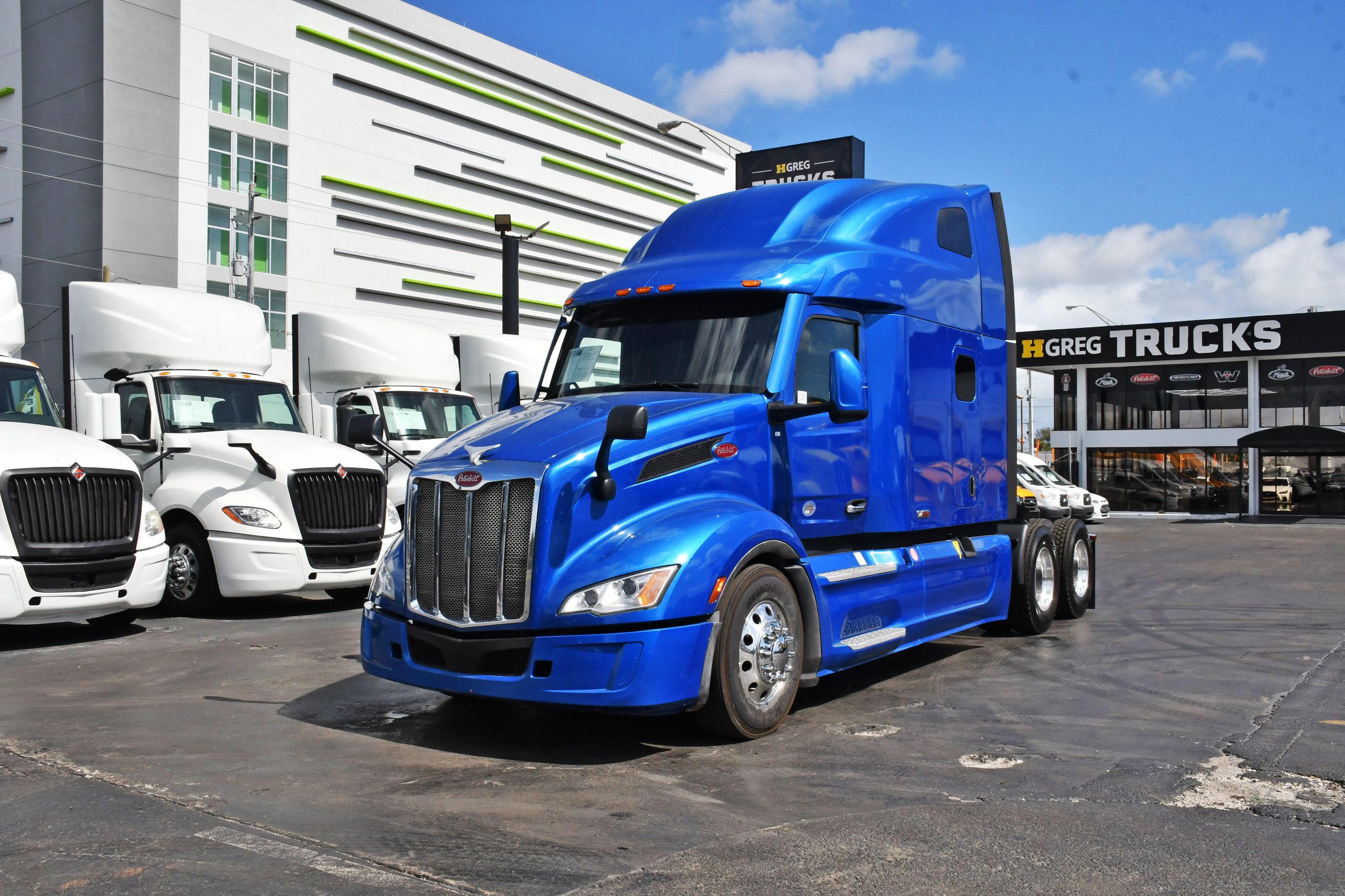 Used 2022 Peterbilt 579 for sale in Miami, FL — photo 1 of 2