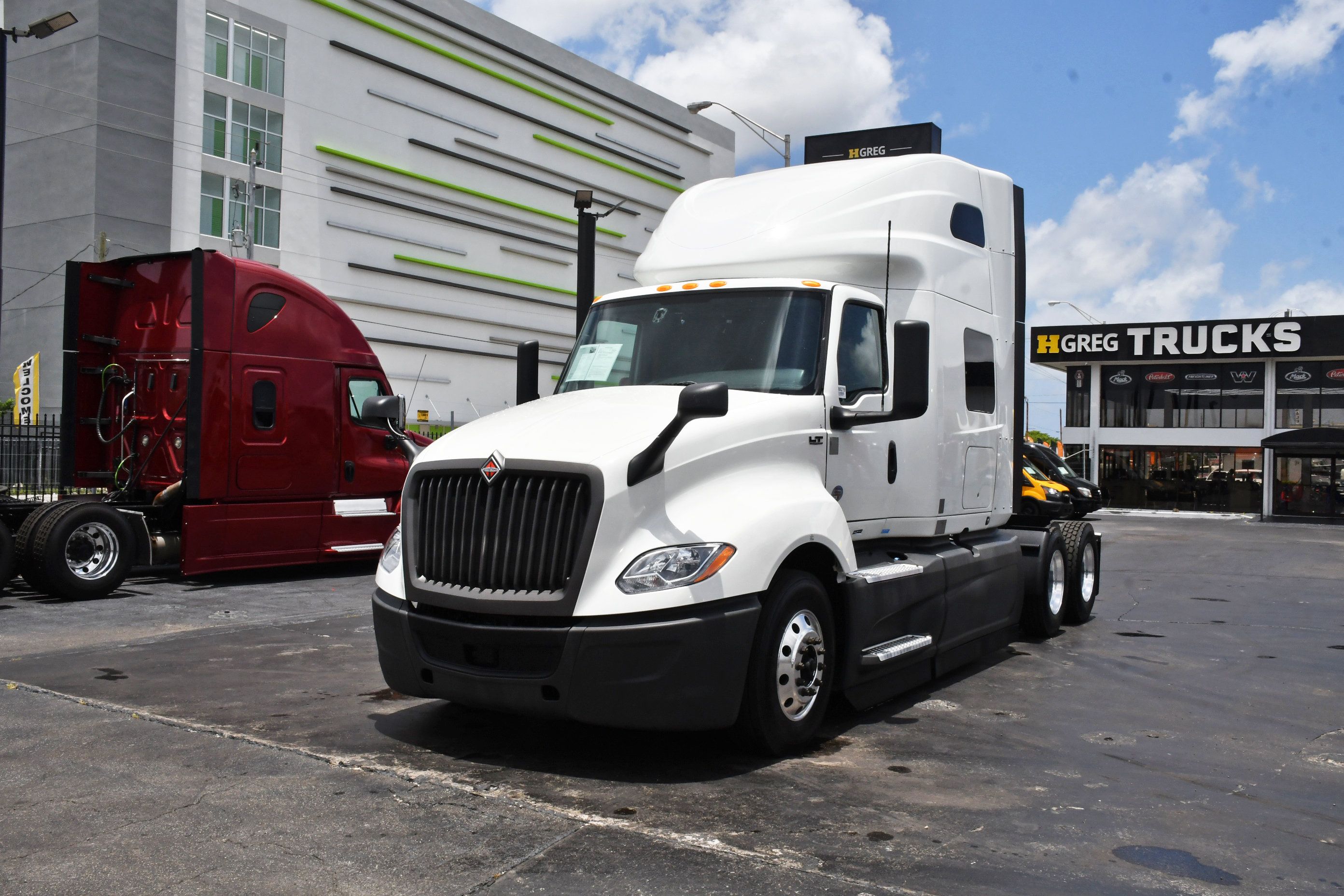 Used 2023 International LT625 for sale in Miami, FL — photo 1 of 2