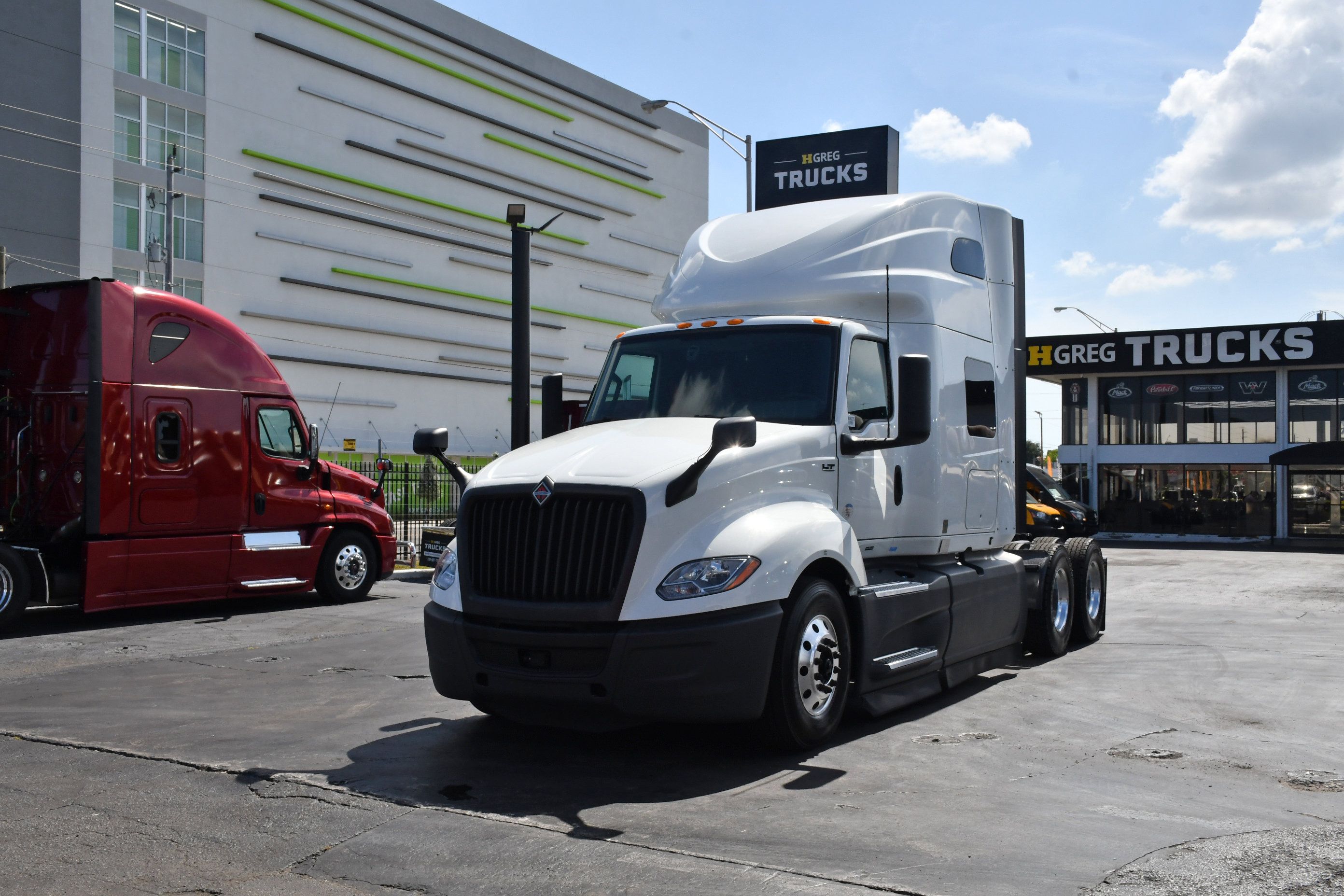Used 2023 International LT625 for sale in Miami, FL — photo 2 of 2