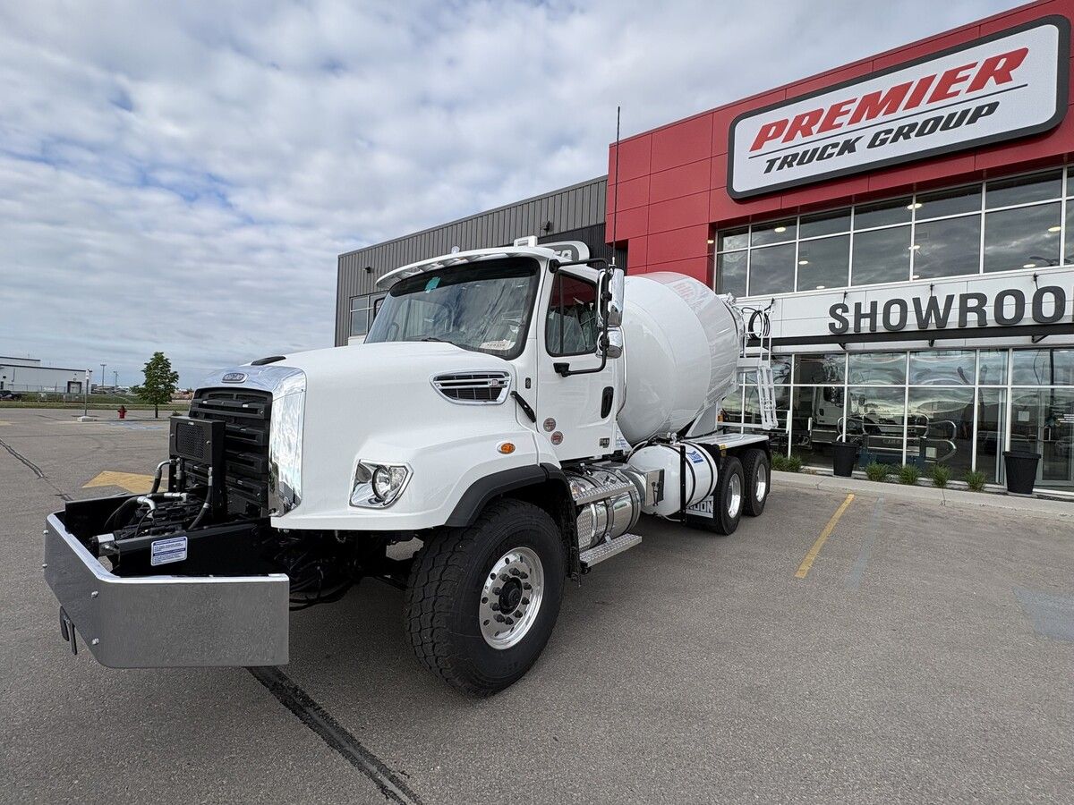 Used 2027 Freightliner 114SD for sale in Winnipeg — photo 1 of 2