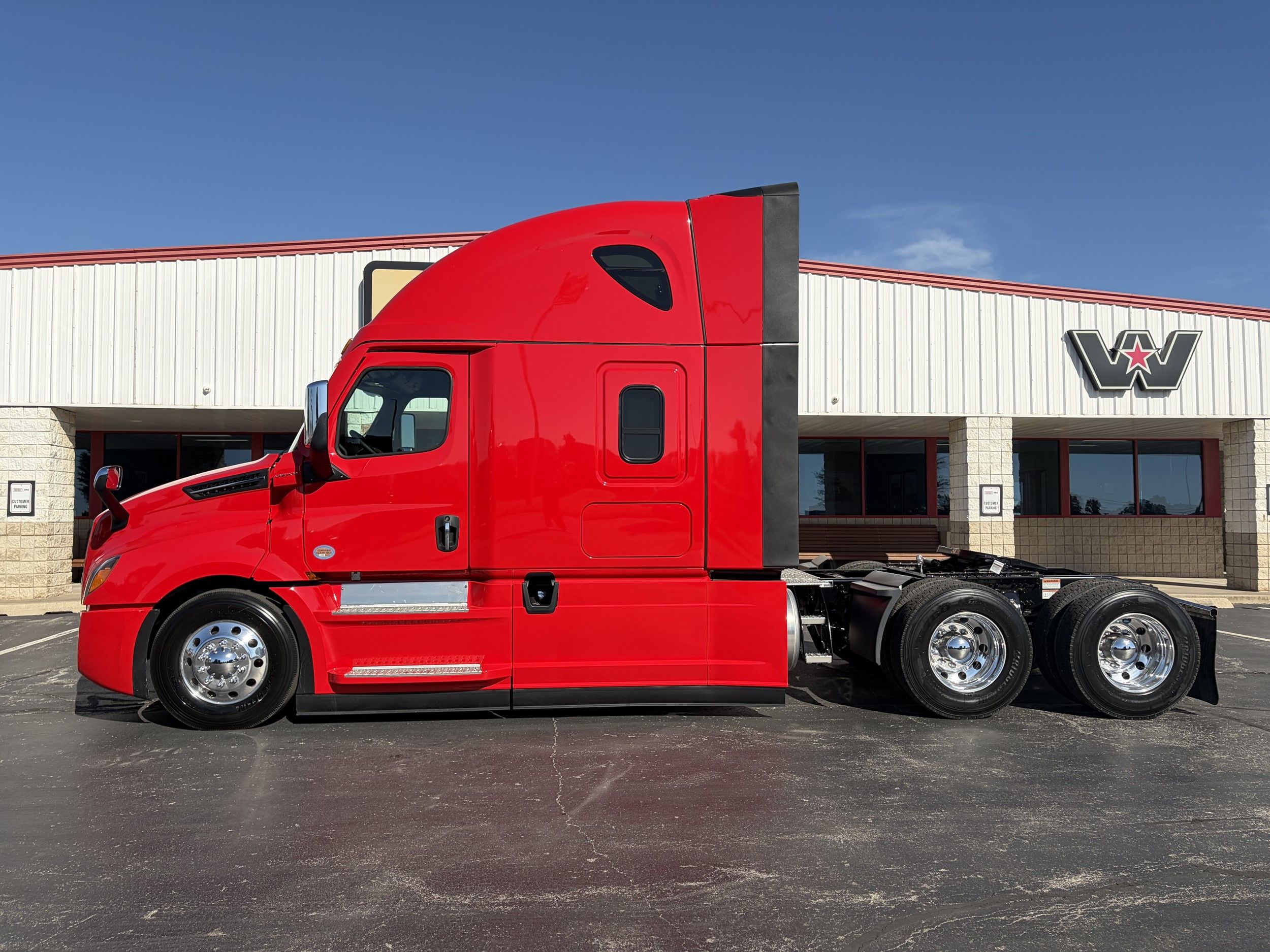 Used 2026 Freightliner Cascadia for sale in Oklahoma City — photo 2 of 2