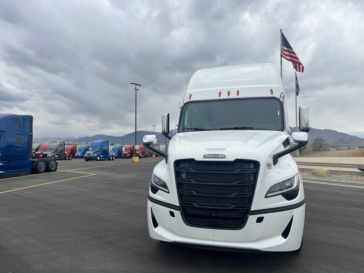 Used 2027 Freightliner PJ126SLP for sale in Salt Lake City — photo 2 of 2