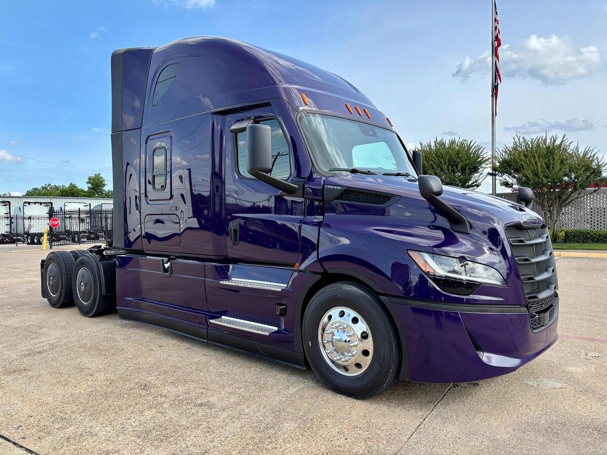 Used 2027 Freightliner PJ126SLP for sale in Dallas — photo 1 of 2