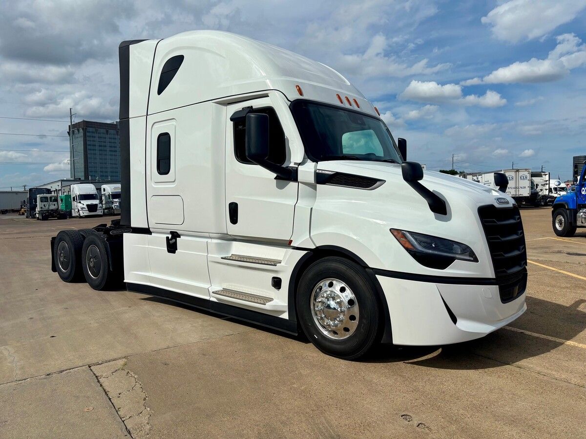 2027 Freightliner PJ126SLP