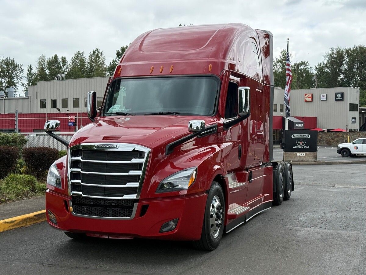 Used 2027 Freightliner Cascadia for sale in Portland — photo 2 of 2