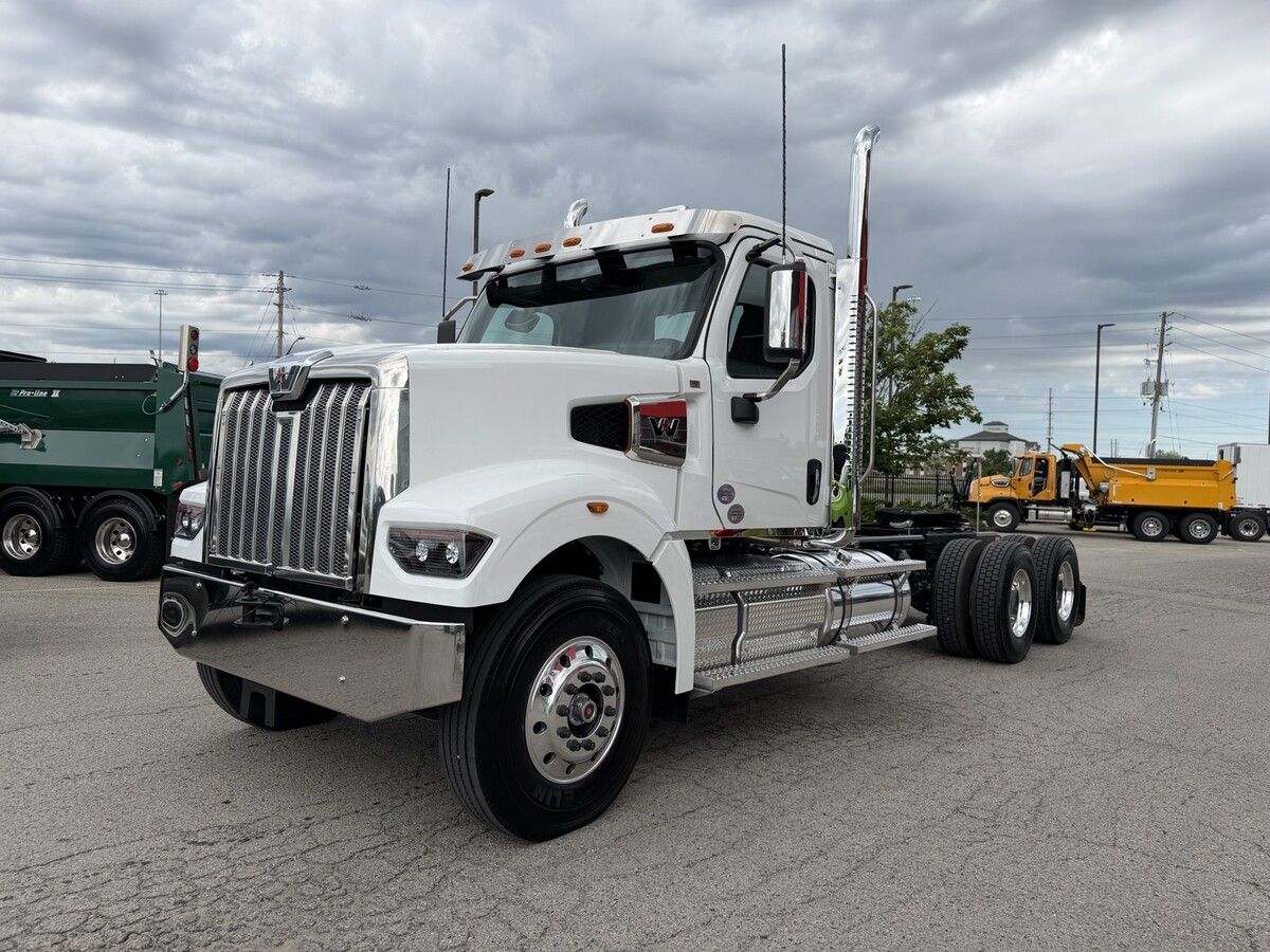 Used 2027 Western Star 49X for sale in London — photo 1 of 2