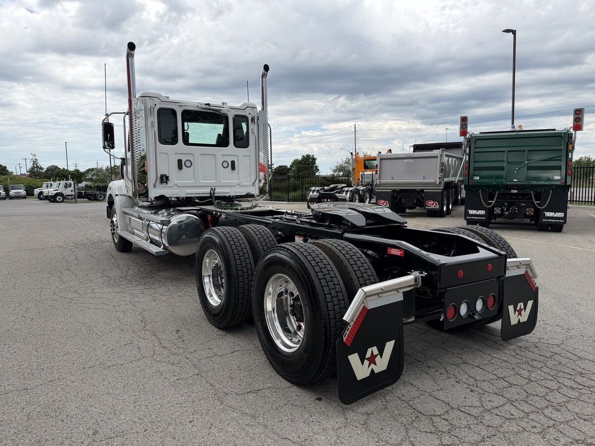Used 2027 Western Star 49X for sale in London — photo 2 of 2