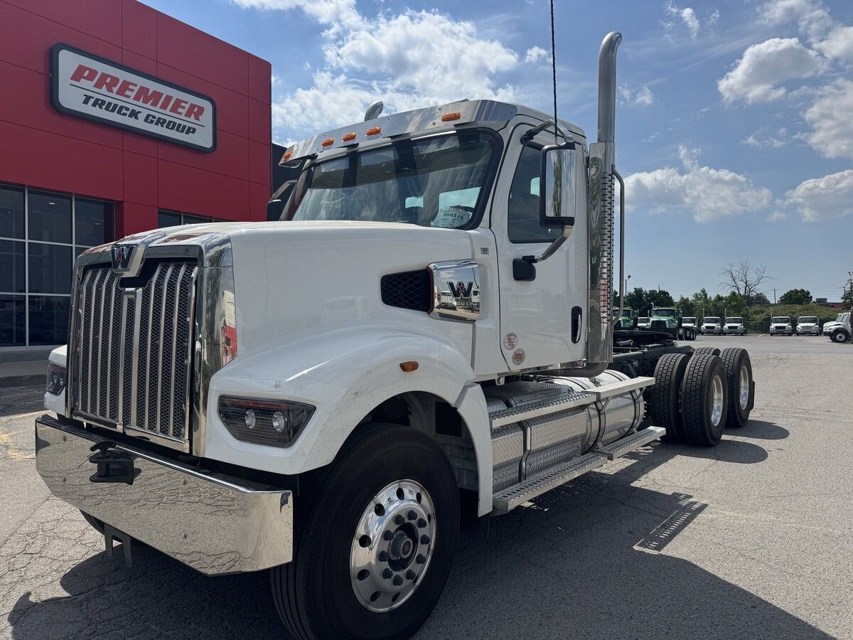 Used 2027 Western Star 49X for sale in London — photo 1 of 2