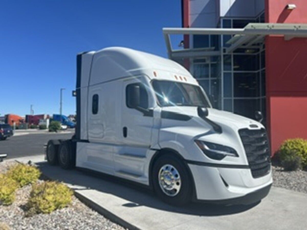 Used 2027 Freightliner PJ126SLP for sale in Idaho Falls — photo 2 of 2
