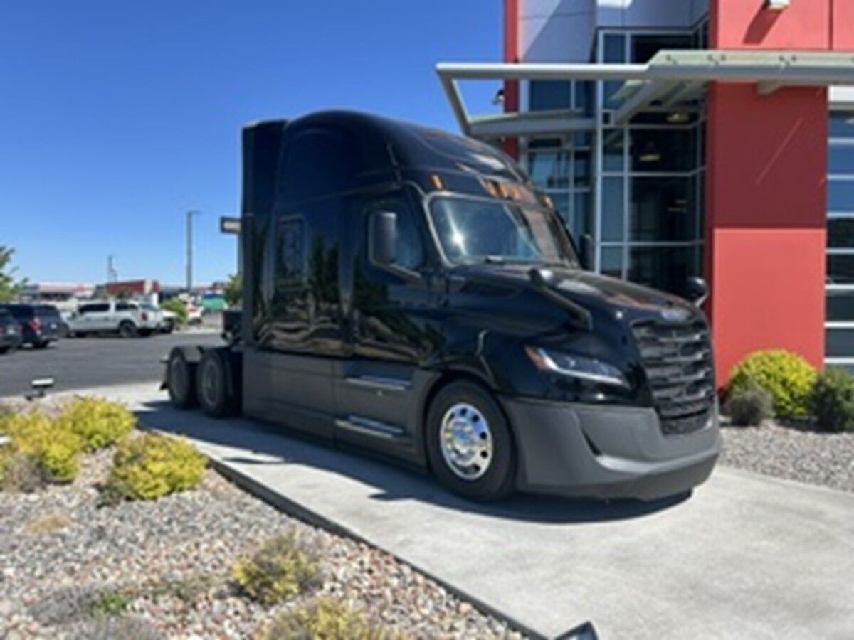 Used 2027 Freightliner PJ126SLP for sale in Idaho Falls — photo 2 of 2