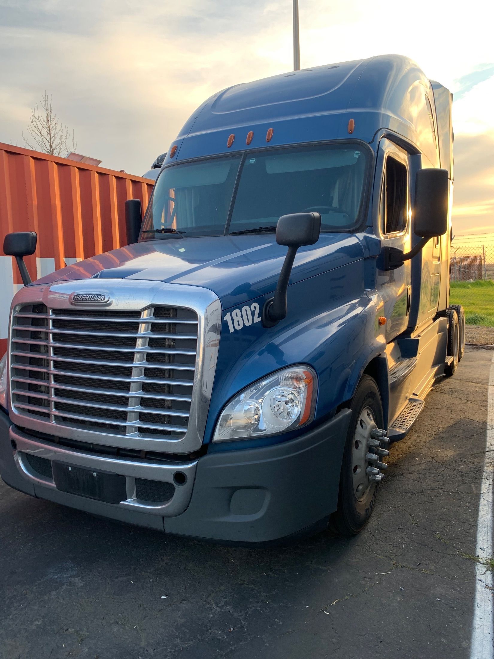 Used 2016 Freightliner Cascadia for sale in Sacramento Ca — photo 2 of 2
