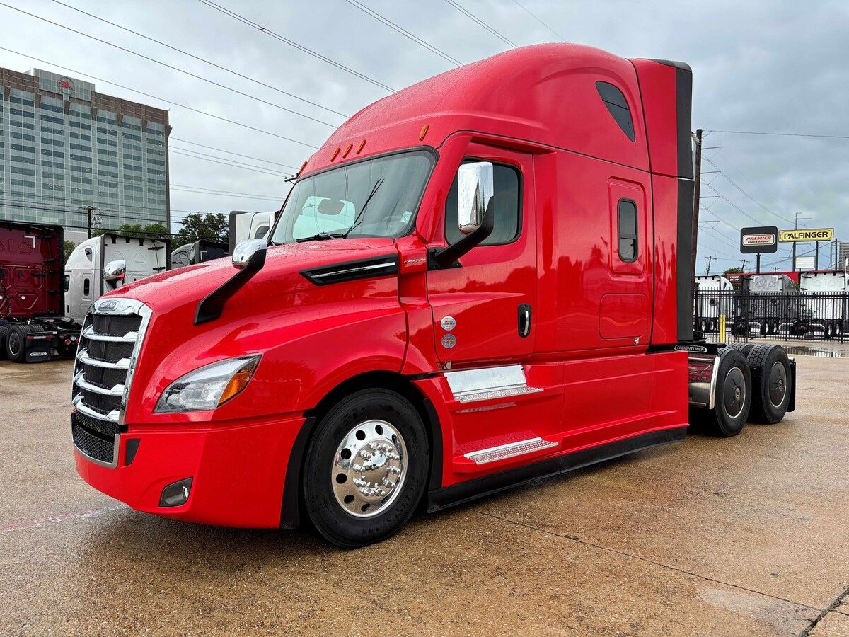 Used 2027 Freightliner Cascadia for sale in Dallas — photo 1 of 2