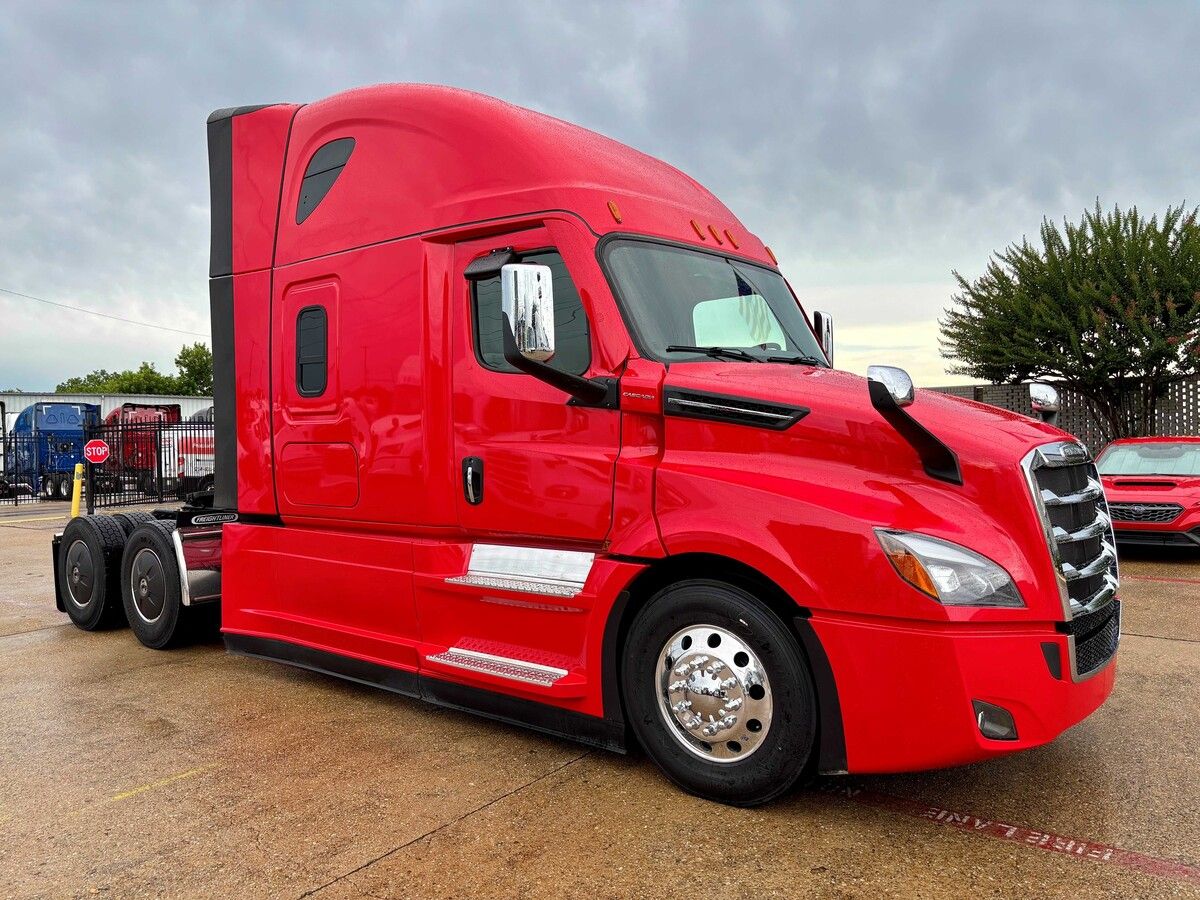 Used 2027 Freightliner Cascadia for sale in Dallas — photo 2 of 2