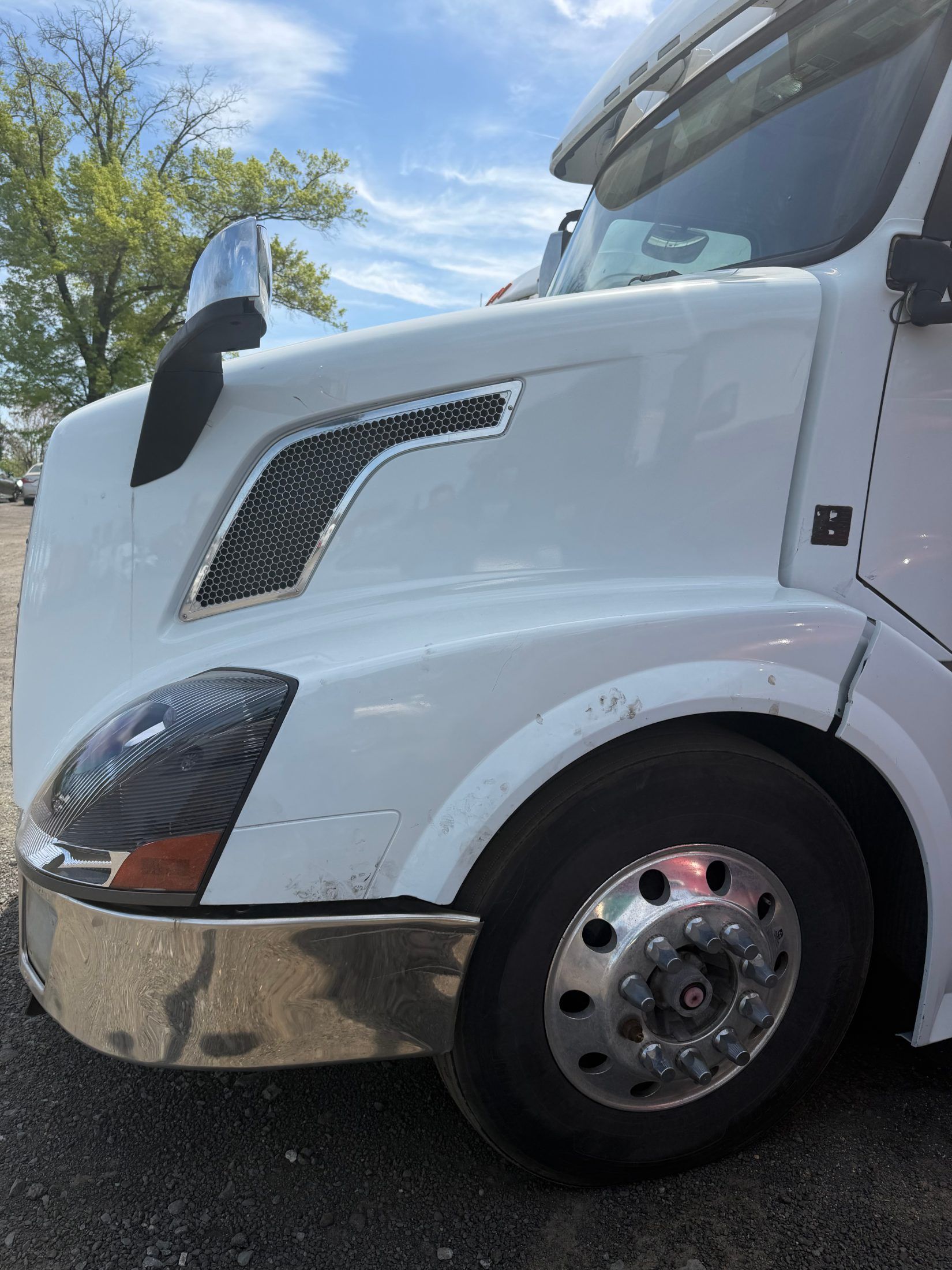 Used 2015 Volvo VNL 670 for sale in Manassas VA — photo 2 of 2