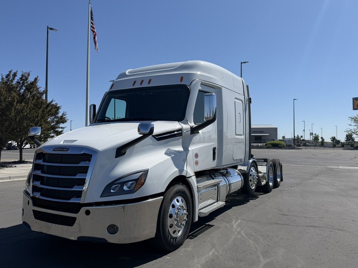 Used 2027 Freightliner Cascadia for sale in Twin Falls — photo 1 of 2
