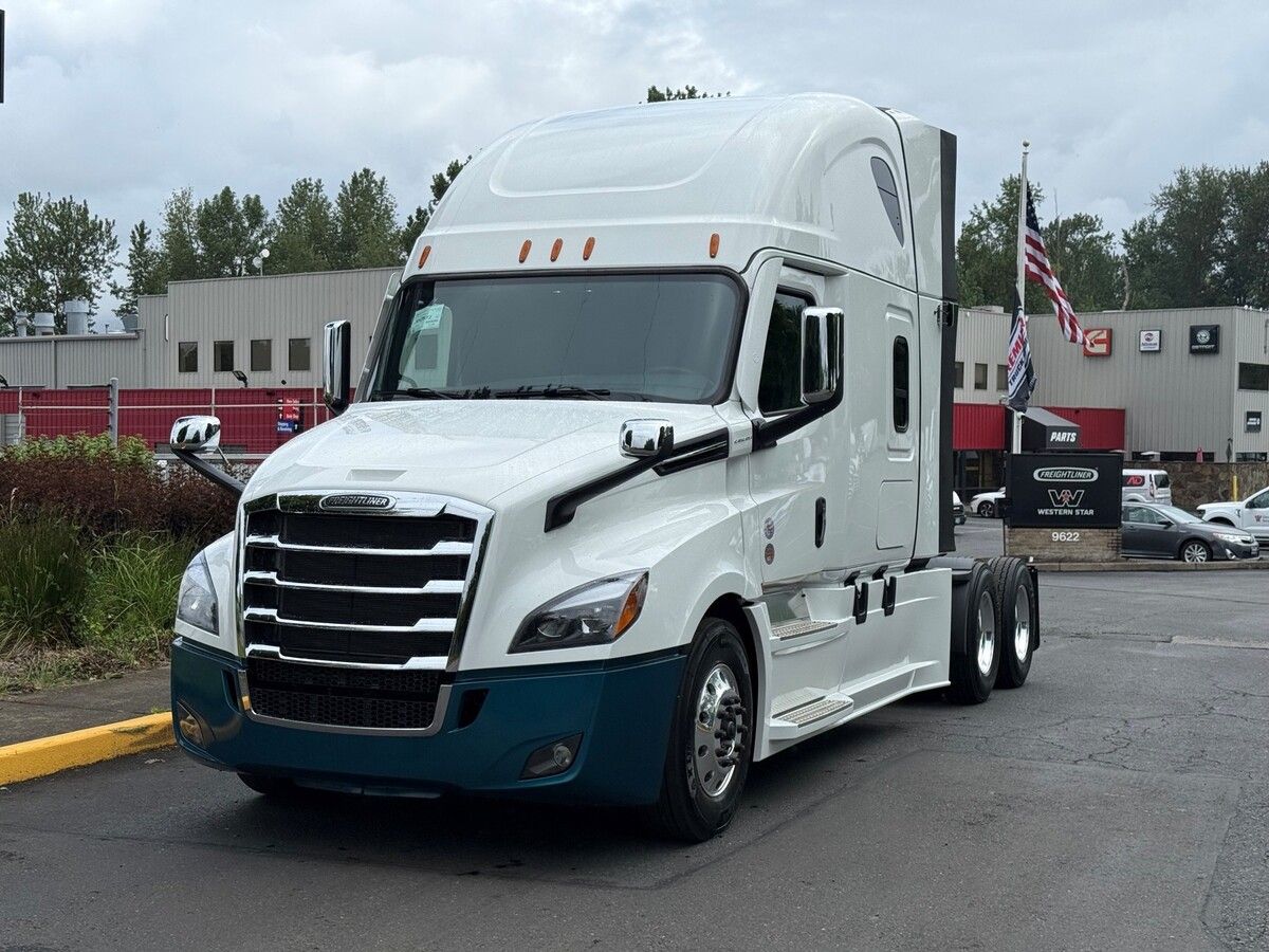 Used 2027 Freightliner Cascadia for sale in Portland — photo 2 of 2