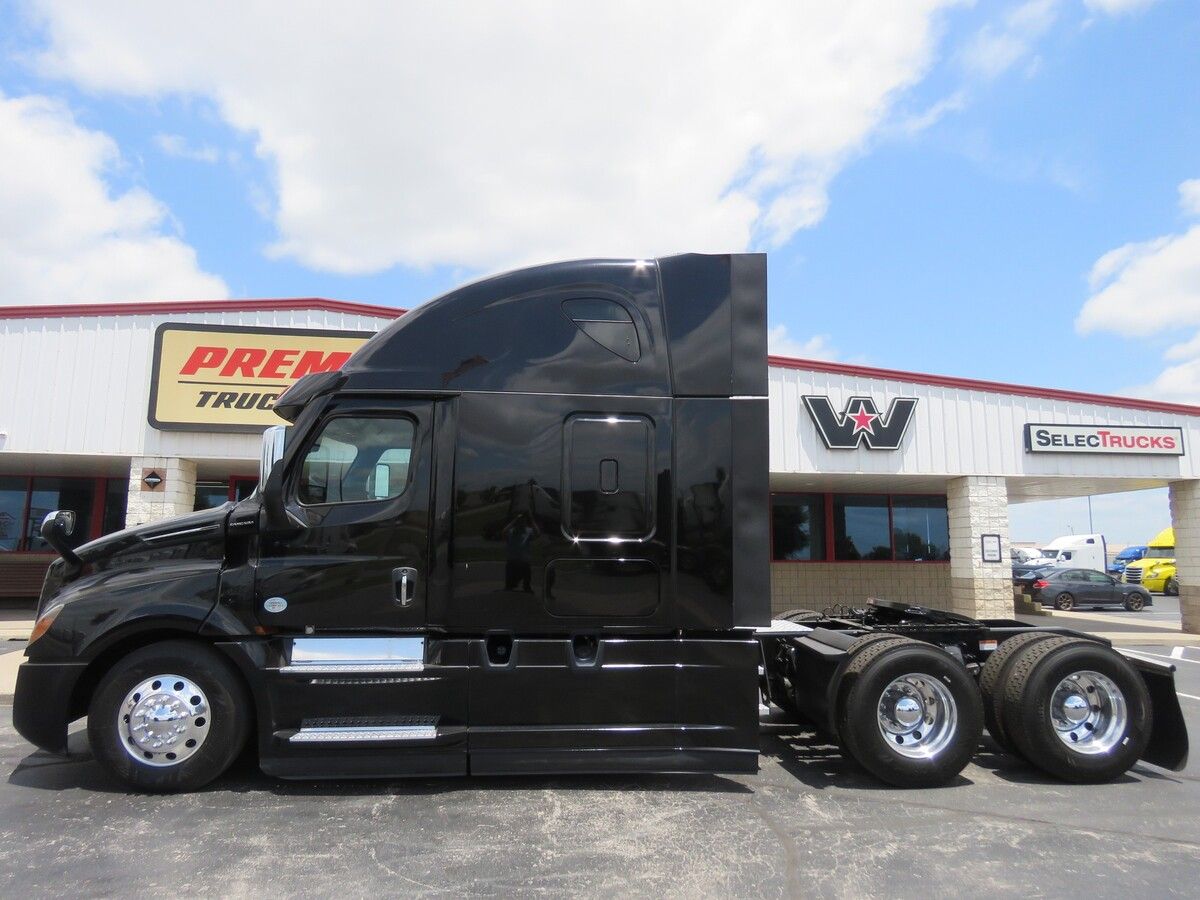 Used 2022 Freightliner Cascadia for sale in Oklahoma City — photo 2 of 2