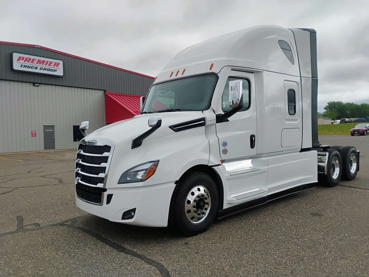 Used 2027 Freightliner Cascadia for sale in Eau Claire — photo 1 of 2
