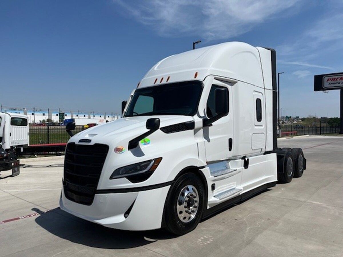 Used 2027 Freightliner PJ126SLP for sale in Fort Worth — photo 1 of 2