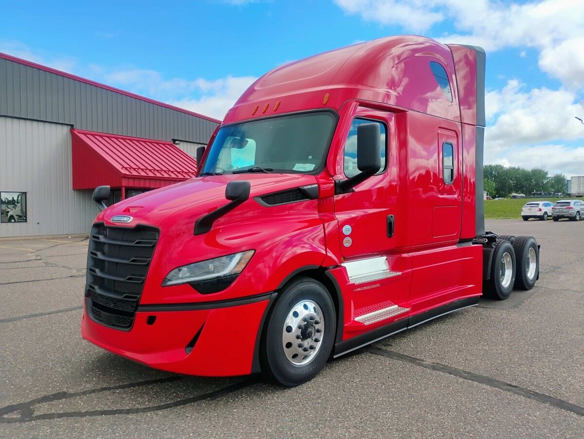 Used 2027 Freightliner PJ126SLP for sale in Eau Claire — photo 1 of 2