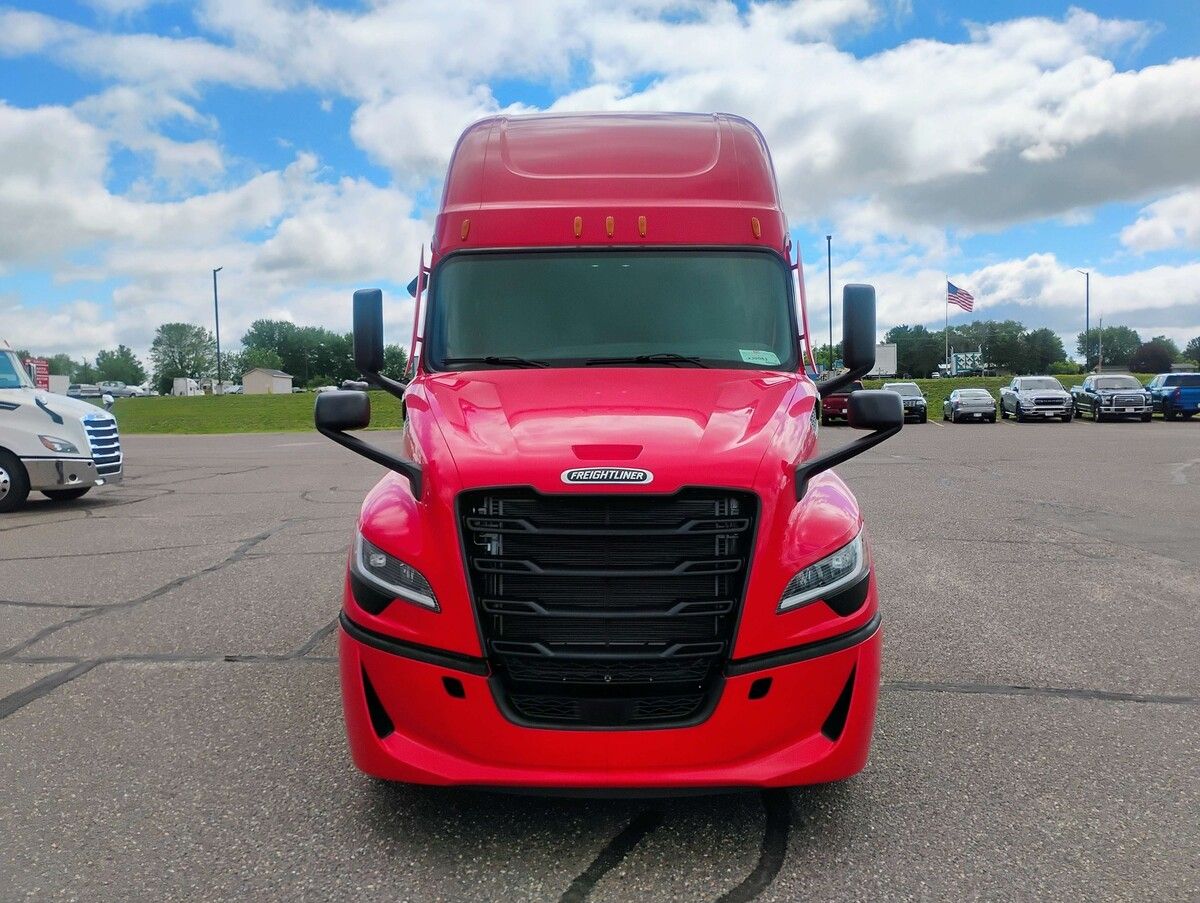 Used 2027 Freightliner PJ126SLP for sale in Eau Claire — photo 2 of 2