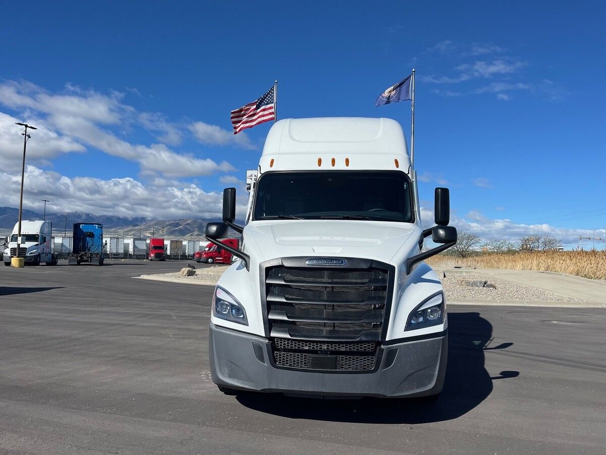 Used 2027 Freightliner Cascadia for sale in Salt Lake City — photo 2 of 2