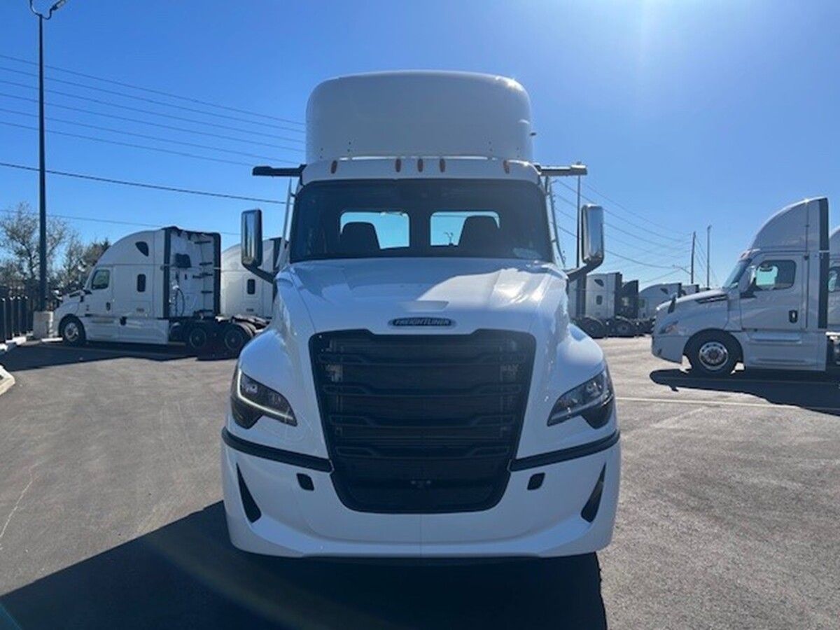 Used 2026 Freightliner Cascadia for sale in Belleville — photo 2 of 2