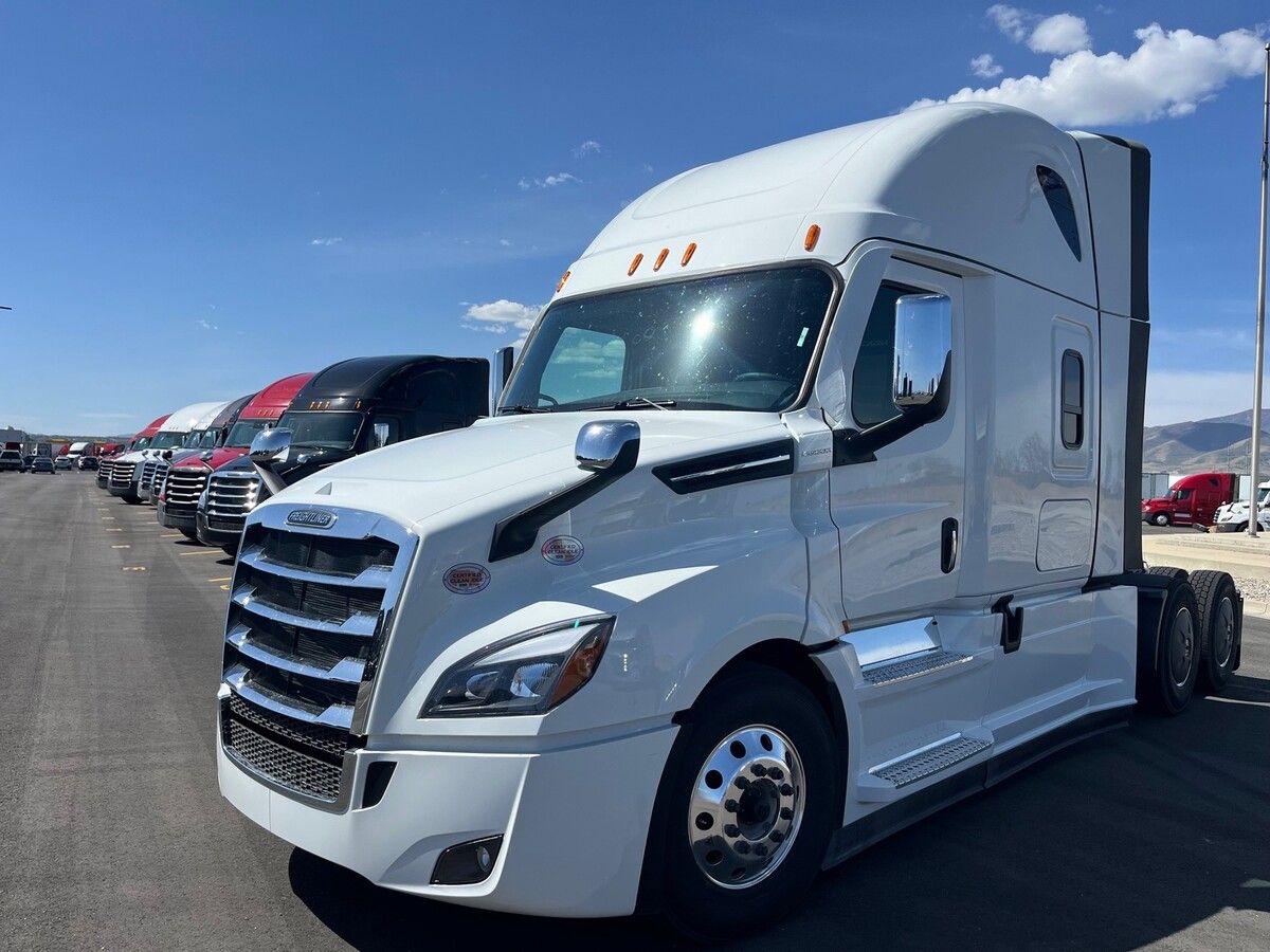 Used 2027 Freightliner Cascadia for sale in Salt Lake City — photo 1 of 2