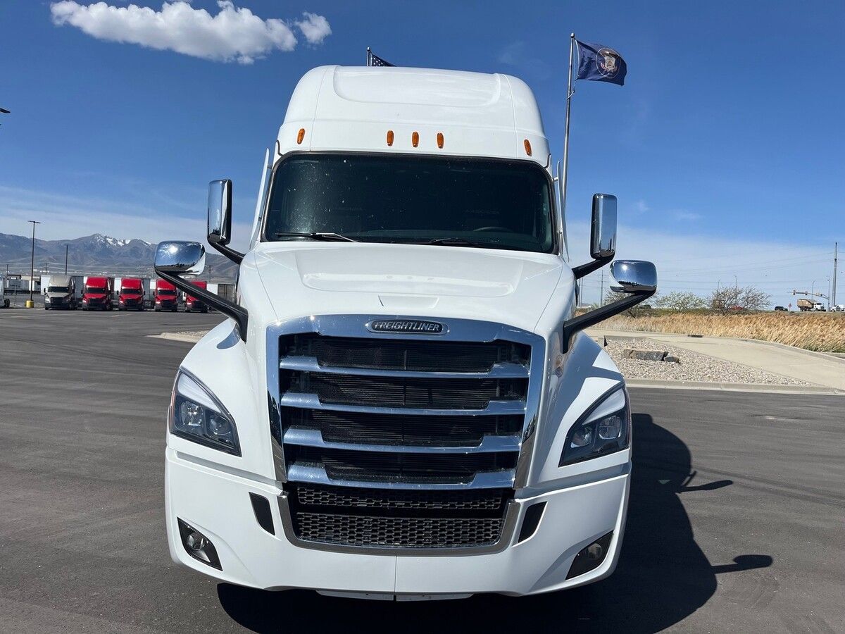 Used 2027 Freightliner Cascadia for sale in Salt Lake City — photo 2 of 2