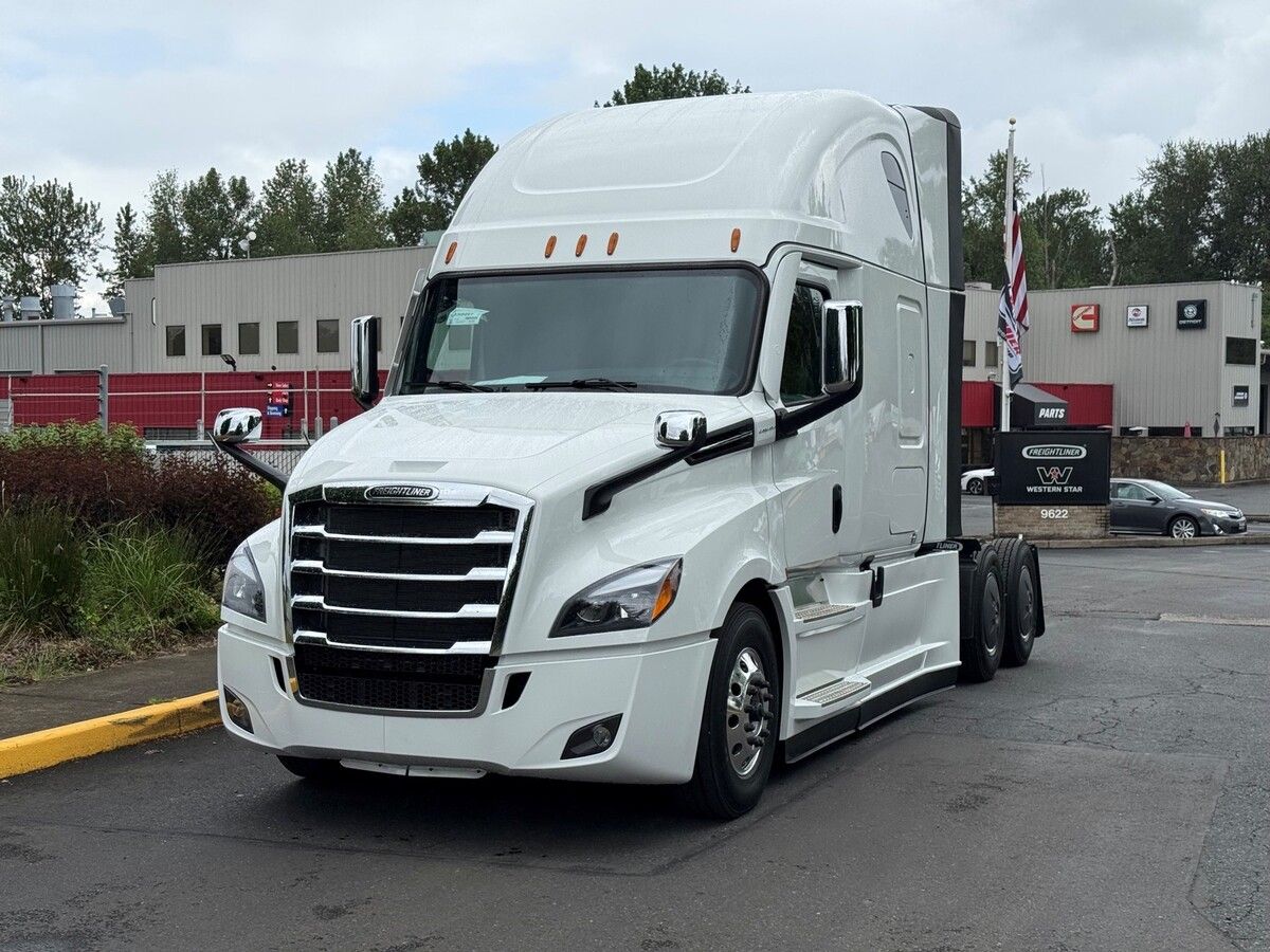 Used 2027 Freightliner Cascadia for sale in Portland — photo 2 of 2