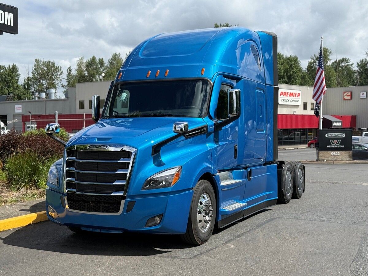 Used 2027 Freightliner Cascadia for sale in Portland — photo 2 of 2