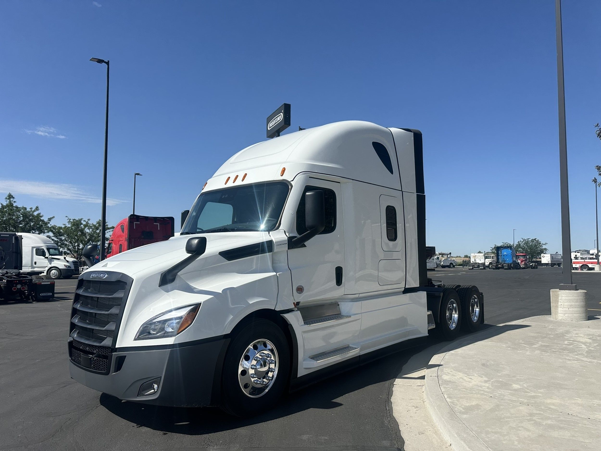 Used 2026 Freightliner Cascadia for sale in Twin Falls — photo 2 of 2
