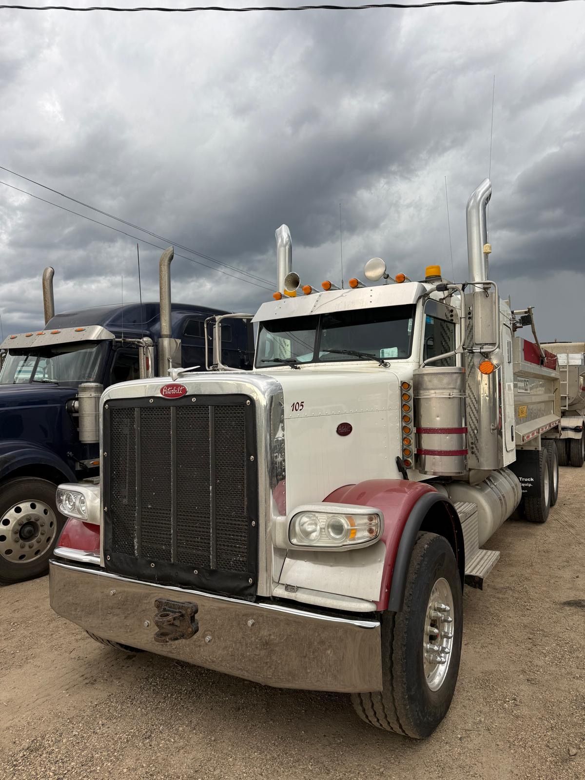 2013 Peterbilt 2013 peterbuilt 388 dump truck