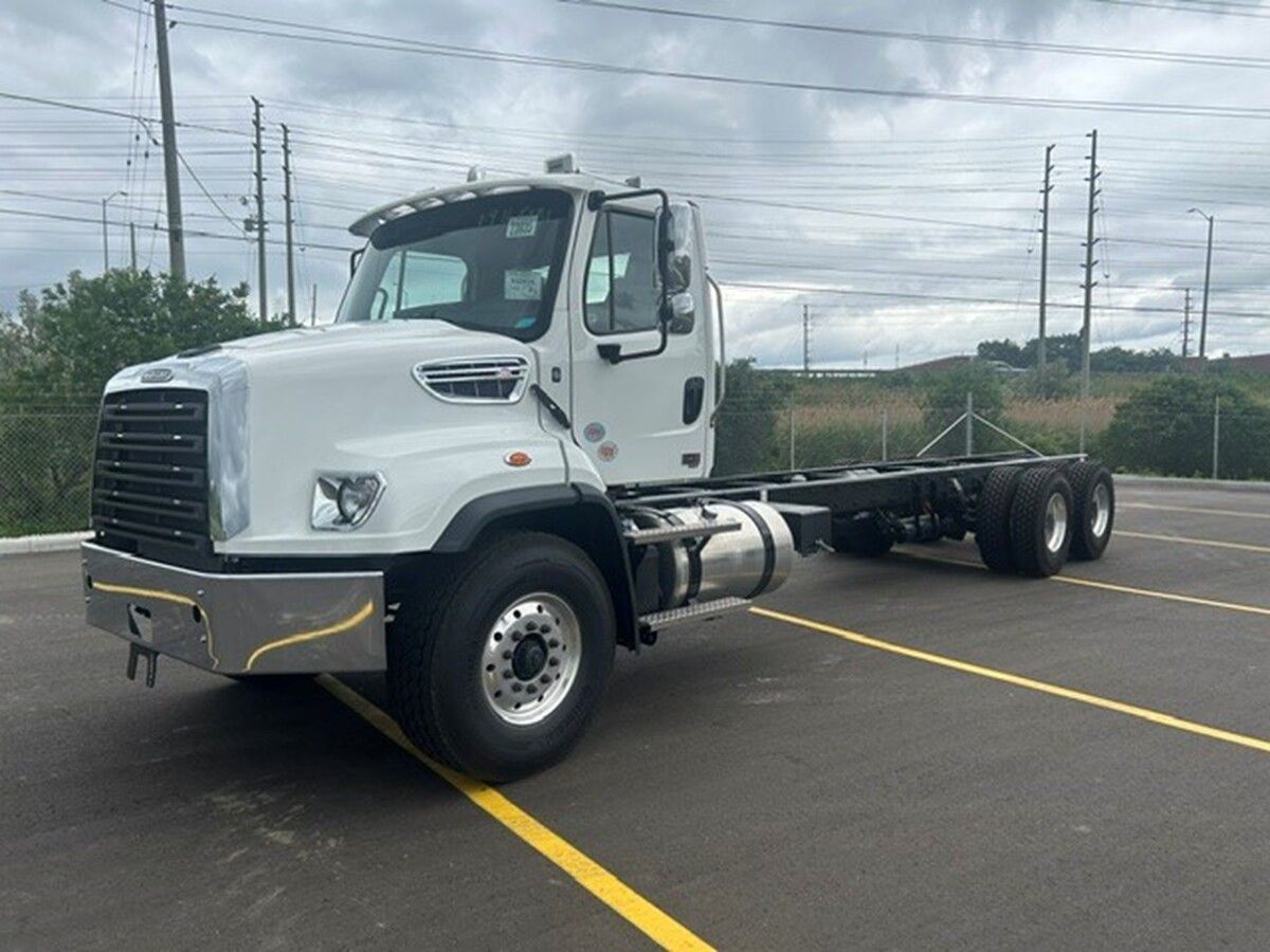 Used 2027 Freightliner 114SD for sale in Mississauga — photo 1 of 2