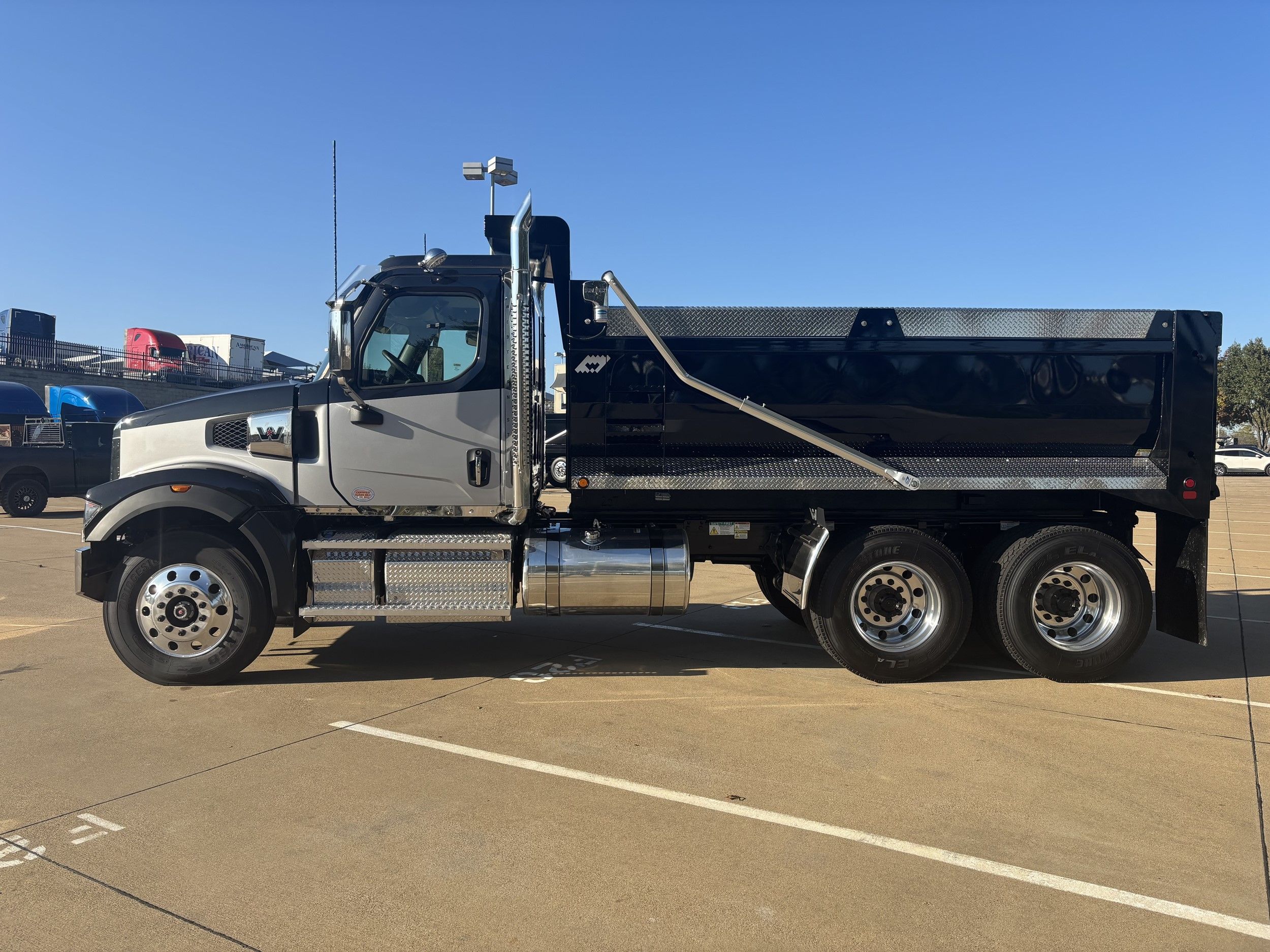 Used 2026 Western Star 49X for sale in Dallas — photo 2 of 2