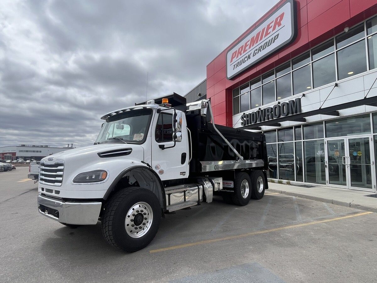 Used 2027 Freightliner M2 106 for sale in Steinbach — photo 1 of 2