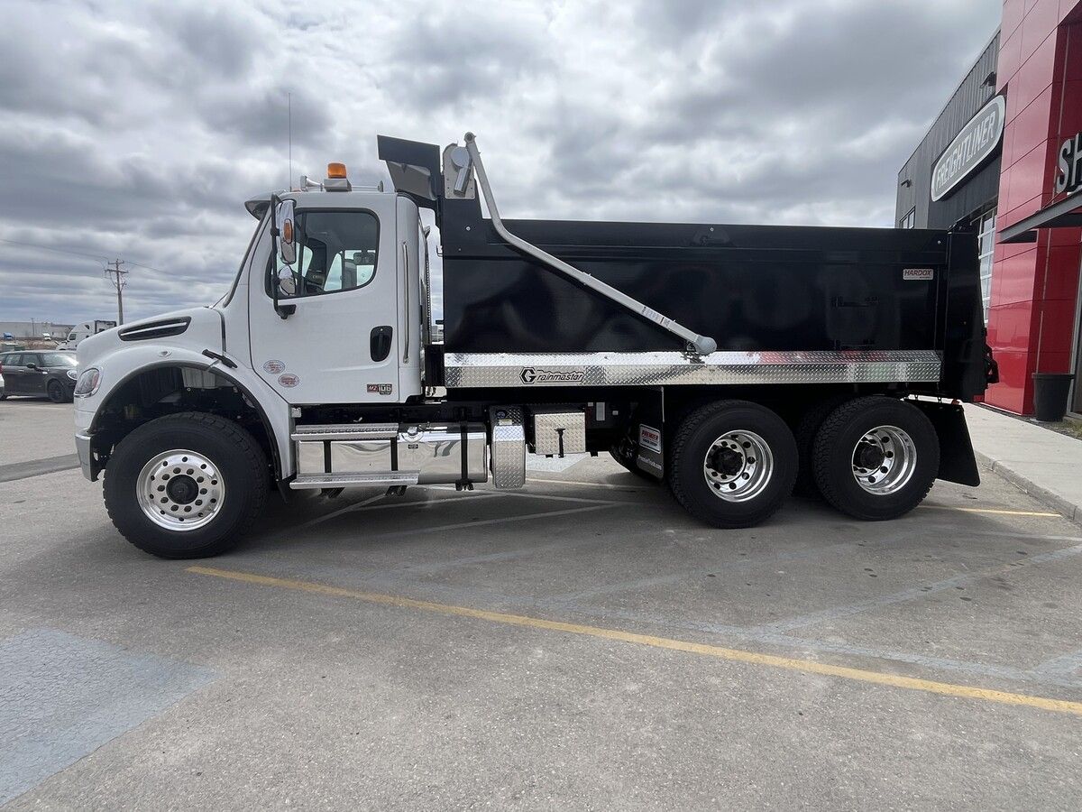 Used 2027 Freightliner M2 106 for sale in Steinbach — photo 2 of 2