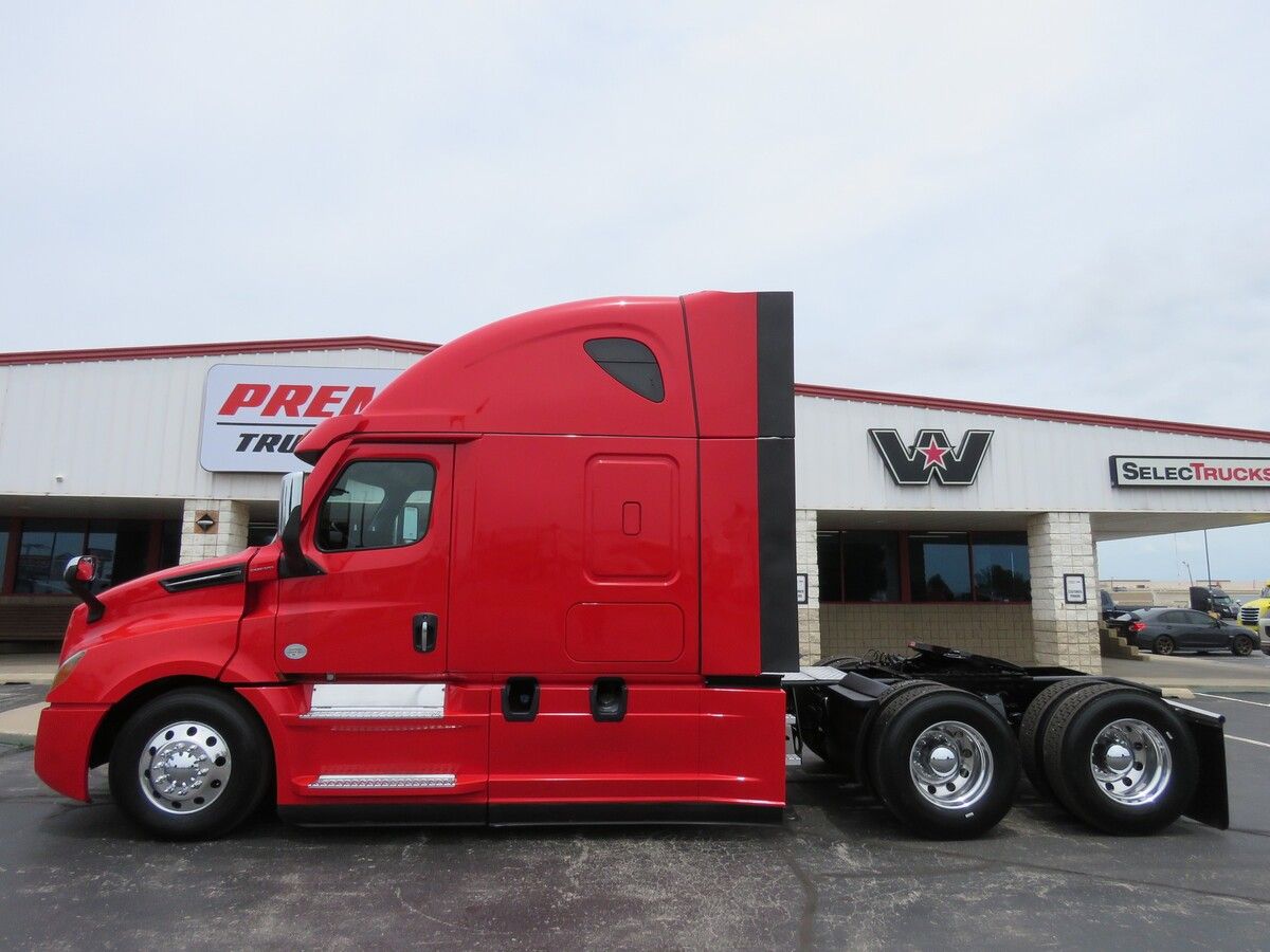 Used 2022 Freightliner Cascadia for sale in Oklahoma City — photo 2 of 2