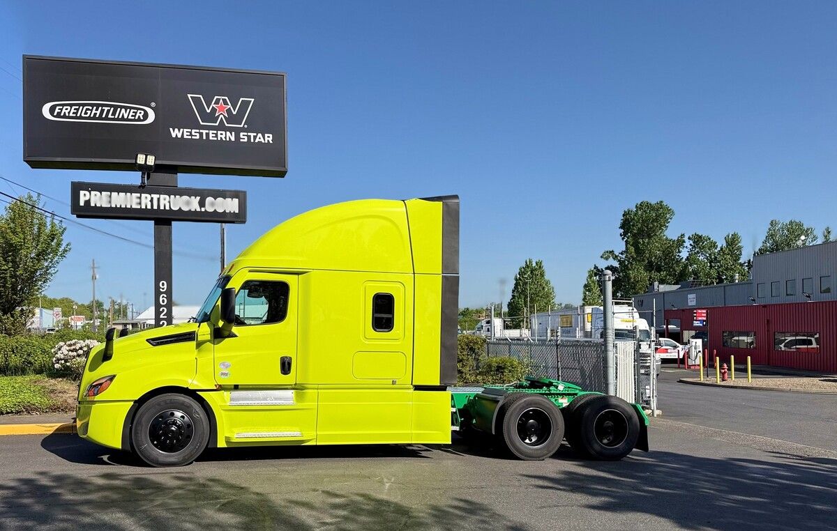 Used 2027 Freightliner Cascadia for sale in Portland — photo 2 of 2