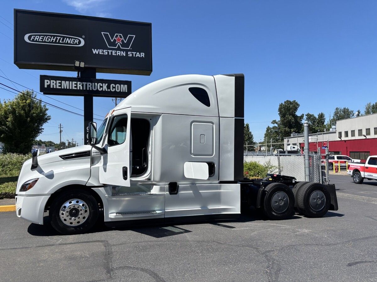 Used 2027 Freightliner Cascadia for sale in Portland — photo 2 of 2