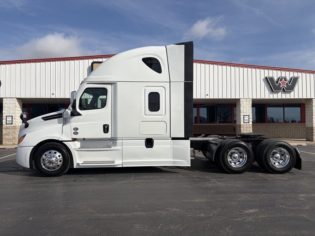 Used 2027 Freightliner Cascadia for sale in Oklahoma City — photo 2 of 2